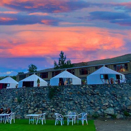 Apex Hotels And Resorts Hussaini Karimabad  Buitenkant foto