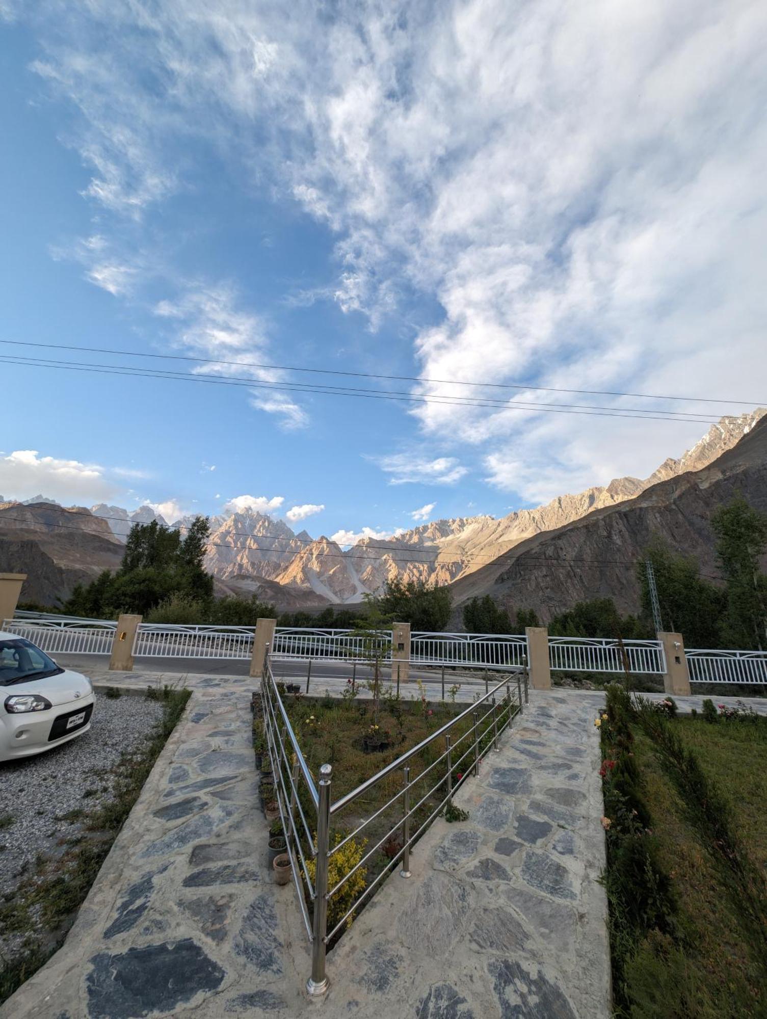 Apex Hotels And Resorts Hussaini Karimabad  Buitenkant foto