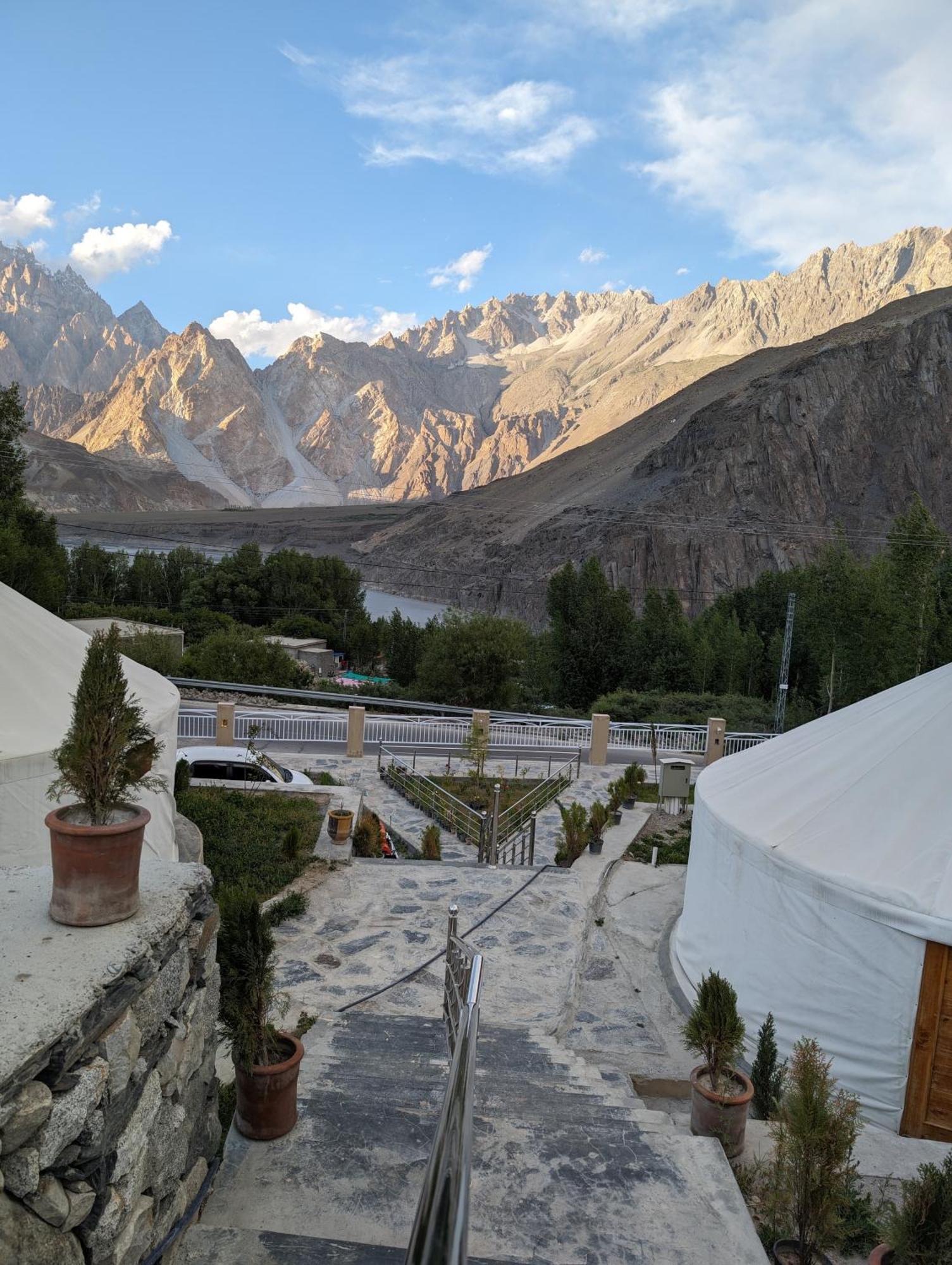 Apex Hotels And Resorts Hussaini Karimabad  Buitenkant foto