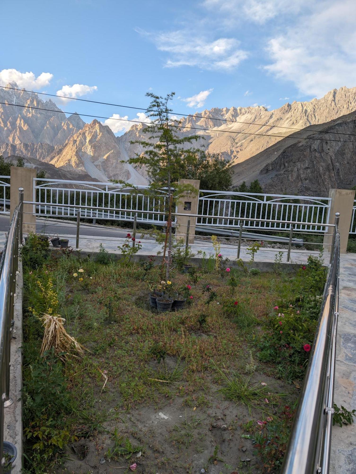 Apex Hotels And Resorts Hussaini Karimabad  Buitenkant foto