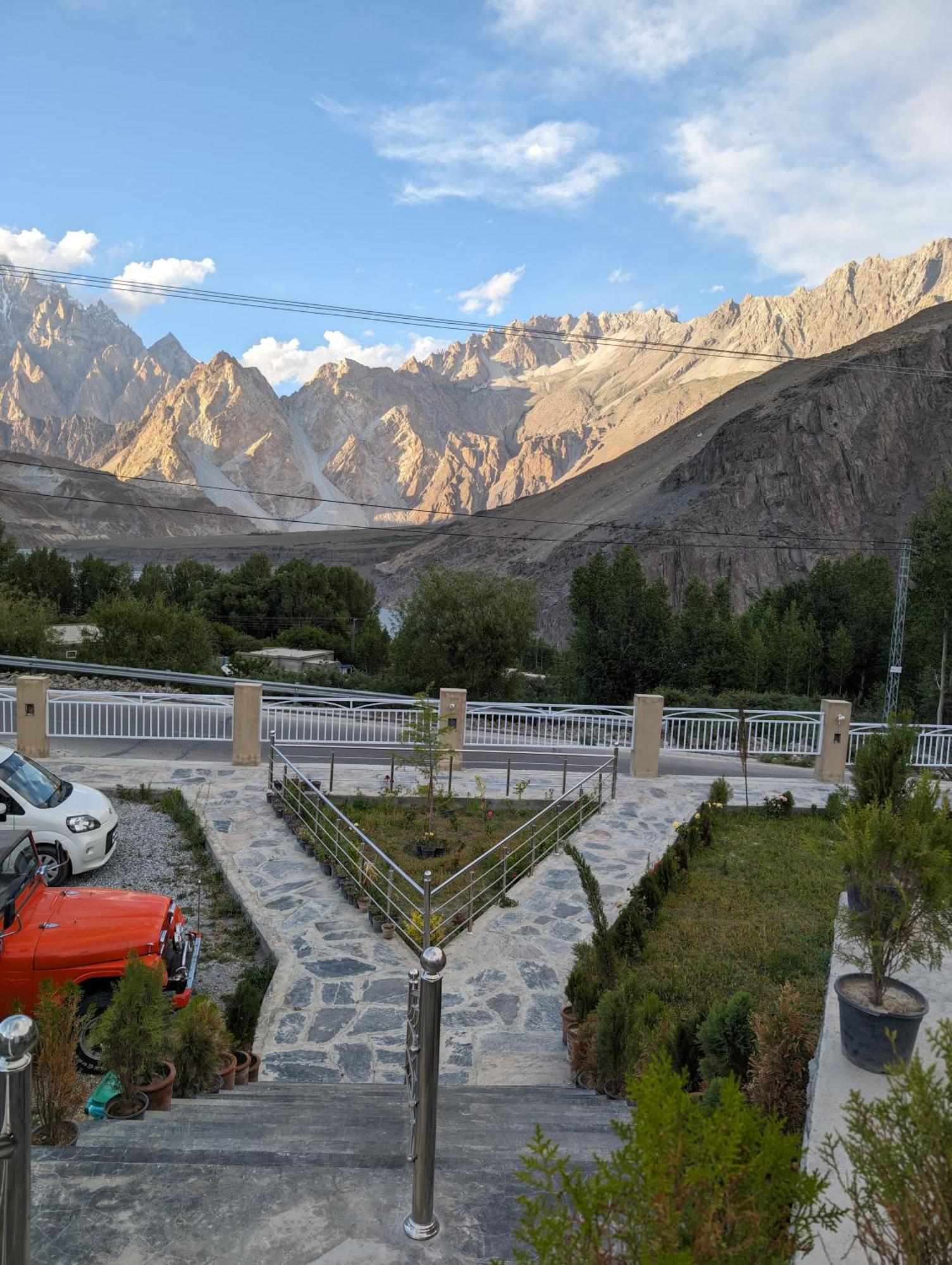 Apex Hotels And Resorts Hussaini Karimabad  Buitenkant foto