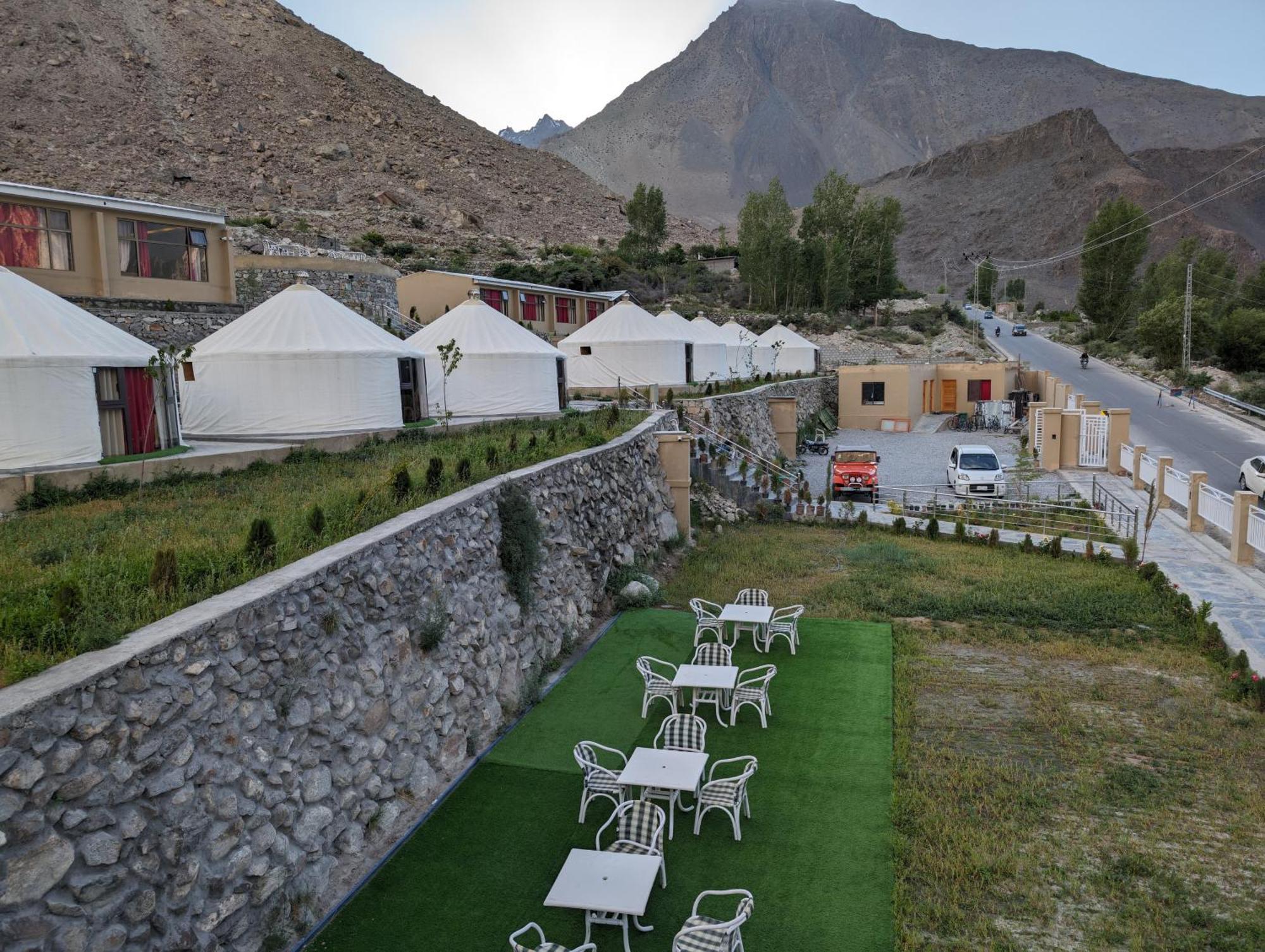 Apex Hotels And Resorts Hussaini Karimabad  Buitenkant foto