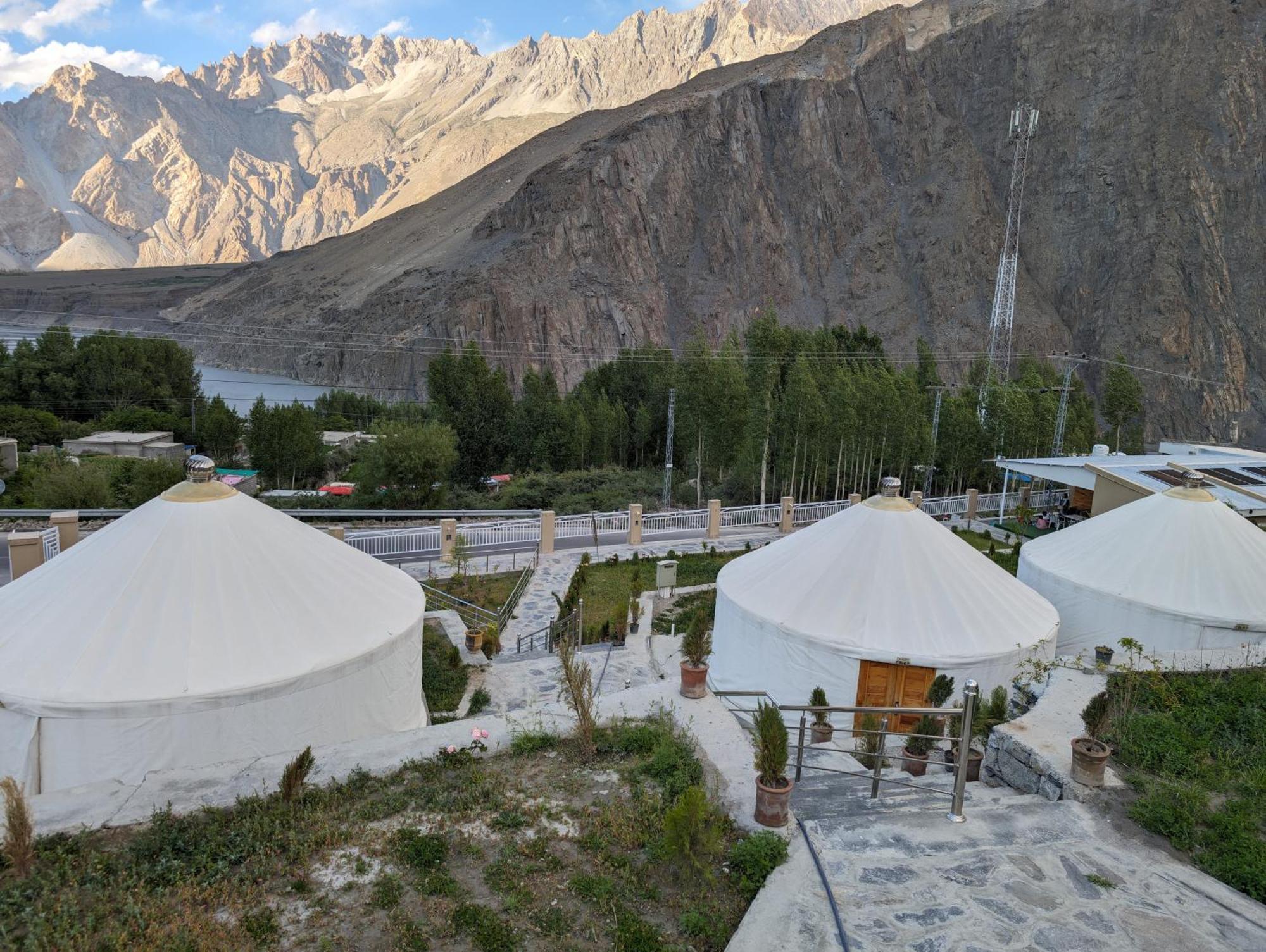Apex Hotels And Resorts Hussaini Karimabad  Buitenkant foto